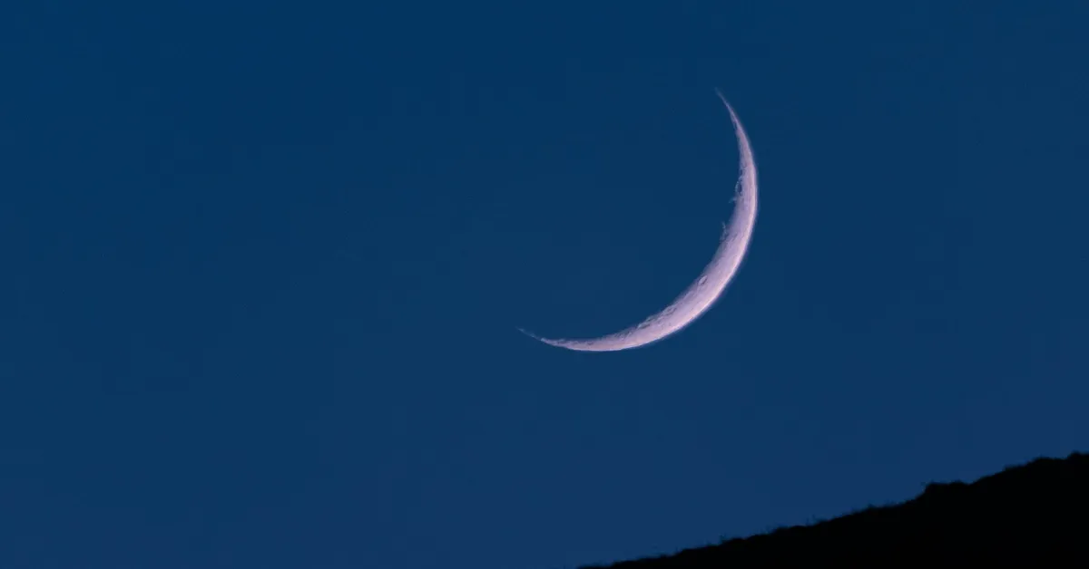 Hilalin Gölgesinde Bir Gün Daha